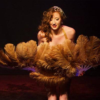 Fifi La Roux Dublin Burlesque performer