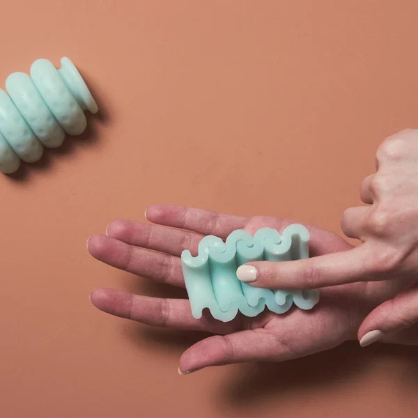 Two hands demonstrating the interlocking texture on the inside of the Ohnut.