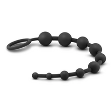 Load image into Gallery viewer, Flat view of black silicon anal beads with handle