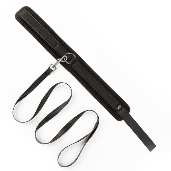 Side view of the SEI MIO - Padded Neck Collar and Leash in black on a white background.